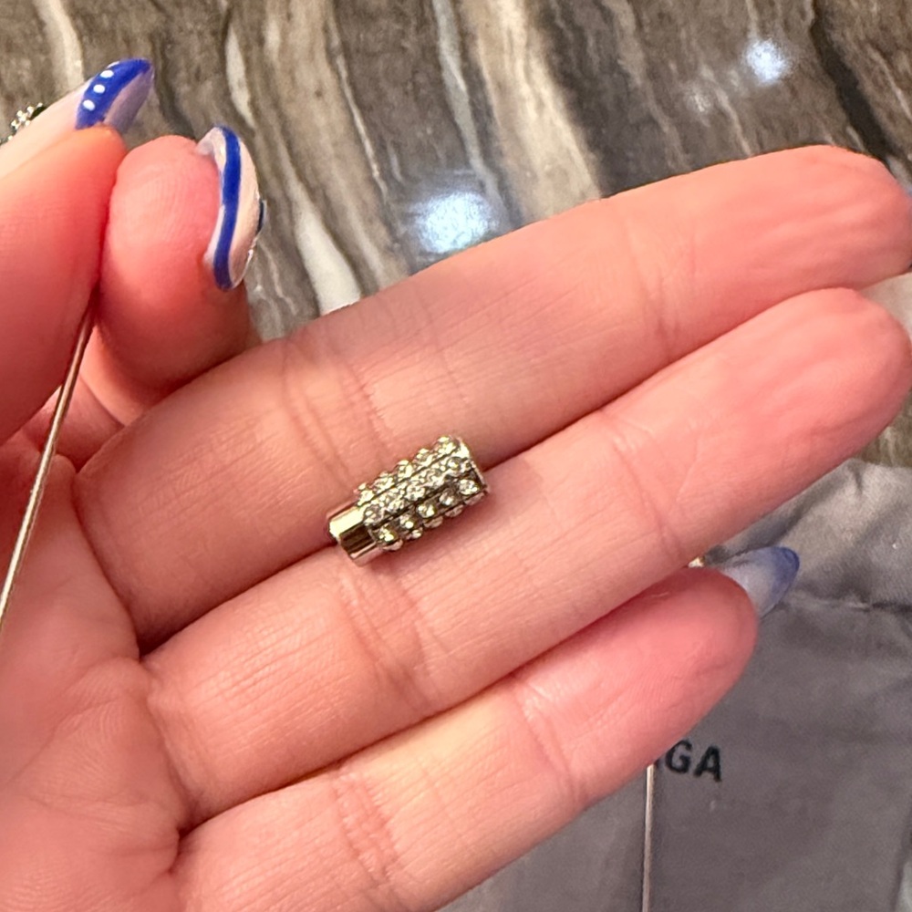 BALENCIAGA
Pin BB Crystal-Embellished Earrings like NEW - Picture 11 of 17